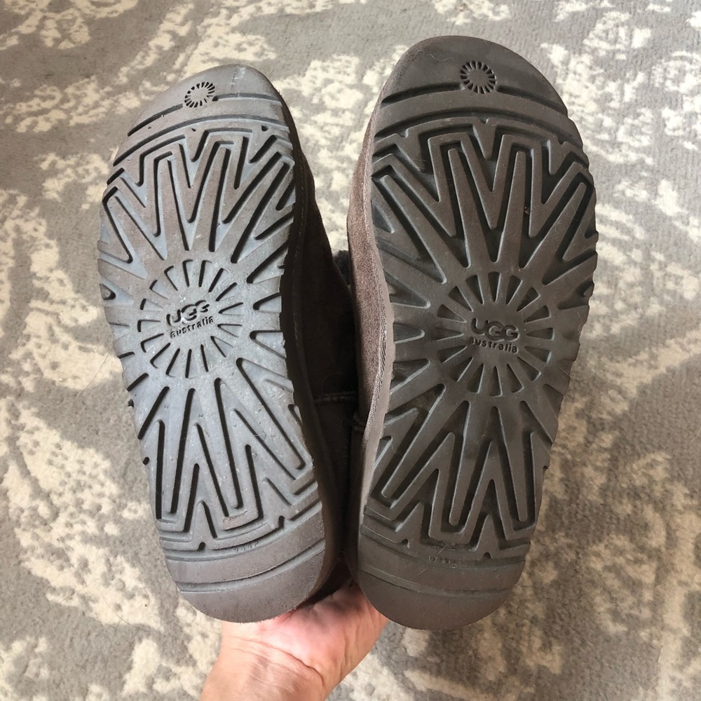 Short brown Uggs S/N 5803 - Picture 2 of 10